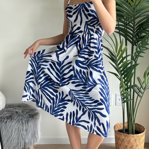 Midi dress blue and white. - Picture 2 of 4